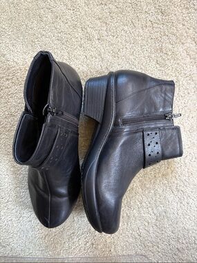 Abeo “Cayley” Black Leather Women's Ankle Boots with Low Block Heel-Size 9.5